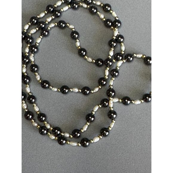 28" Freshwater Pearl and Black Glass Bead Necklace Gold Tone Spacers - Picture 5 of 6